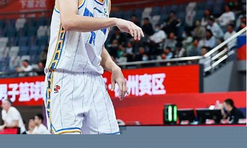 篮球断手事件-CBA篮球明星断右手的